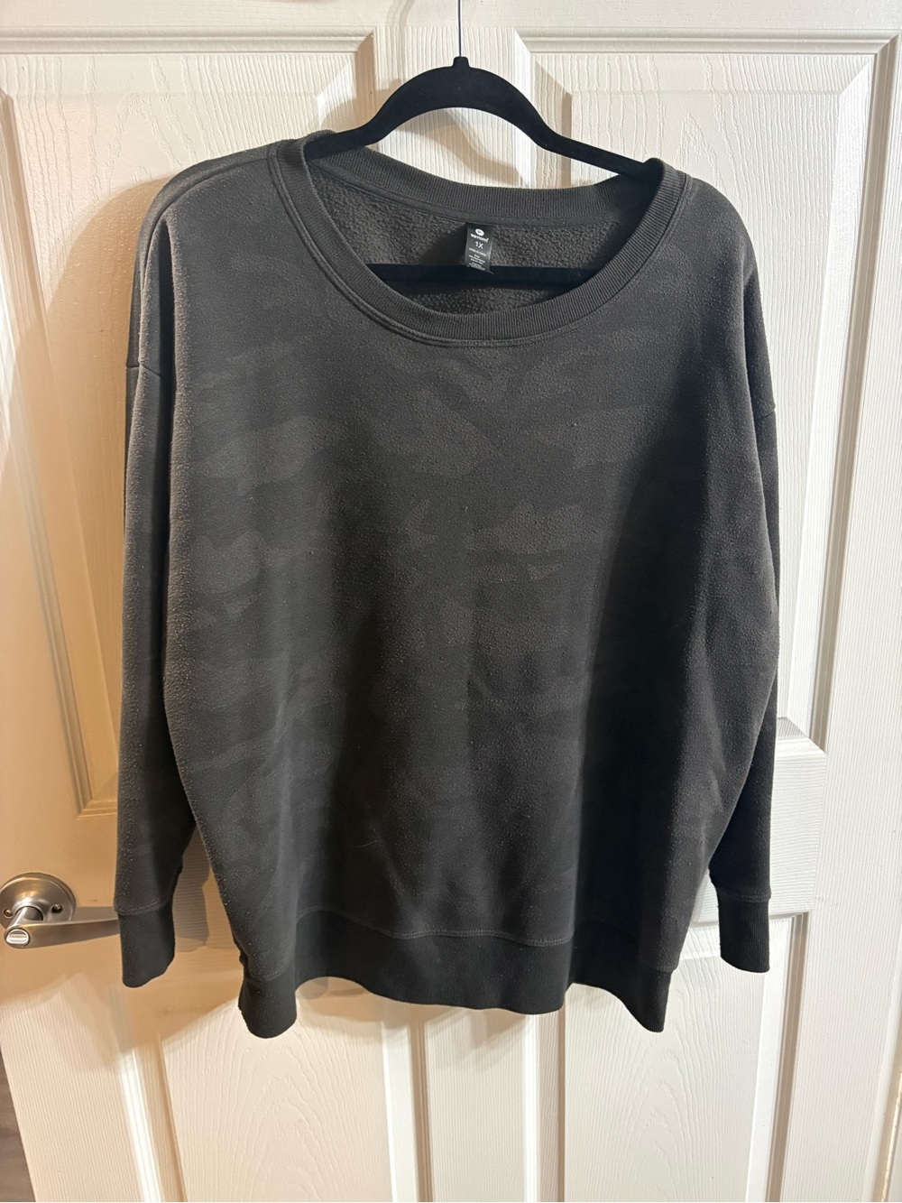 90 Degree By Reflex Women's Black Crewneck Sweatshirt